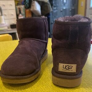 Women’s Size 8 Purple Uggs Good Condition Gently Worn